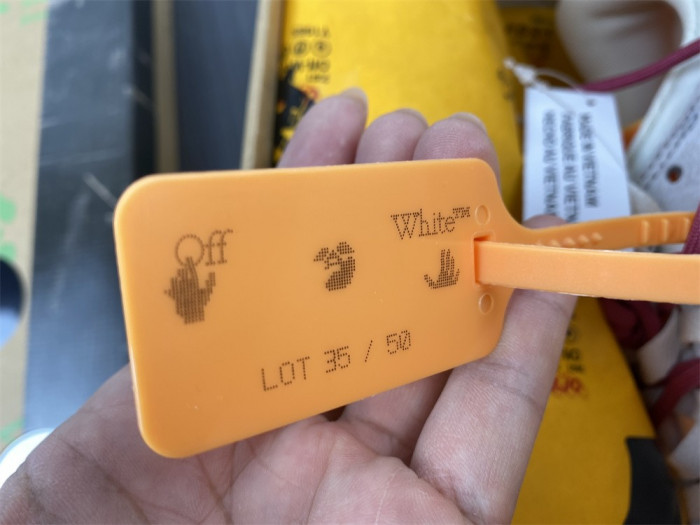 Off-White x Dunk Low ‘Lot 06 of 50’ DJ1602-110