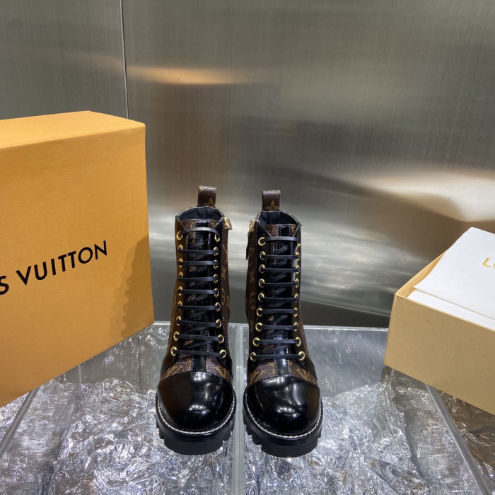 LOUS VUITO BROWN STAR TRAIL ANKLE BOOTS