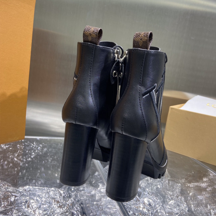 LOUS VUITO BROWN STAR TRAIL ANKLE BOOTS